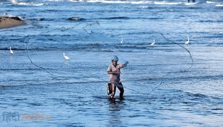 श्रीलंकाई नौसेना ने 8 भारतीय मछुआरों को गिरफ्तार किया
